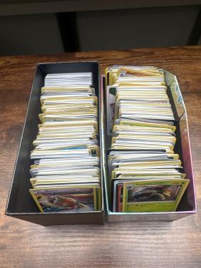 Pokemon kaarten (2 bakken)