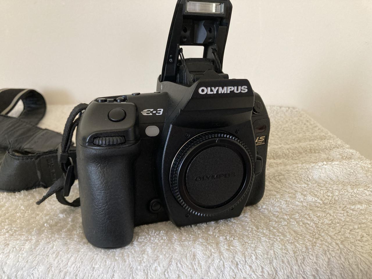Olympus E-3 met van alles erbij