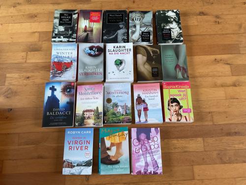 Diverse boeken 18 stuks thrillers alles voor € 15