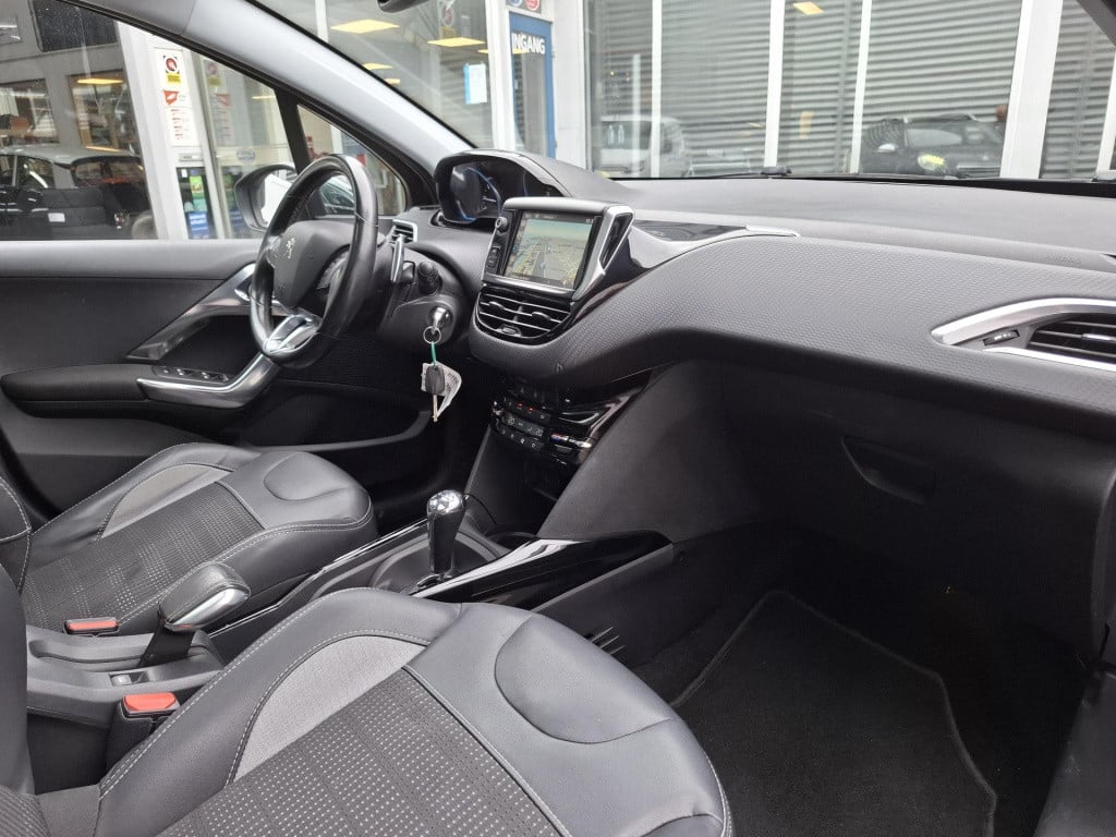 Peugeot 2008 suv 1.2 allure automaat pano/clima/trekhaak