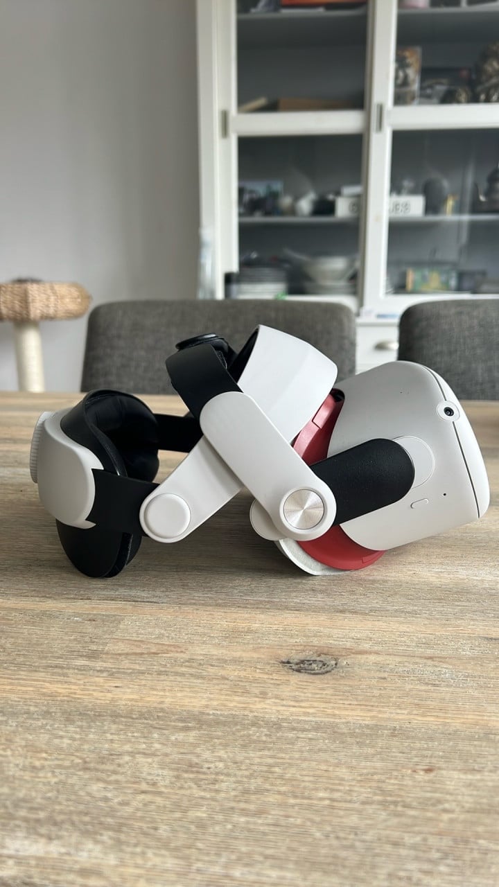 Oculus quest 2 met accesoires en bescherm doos