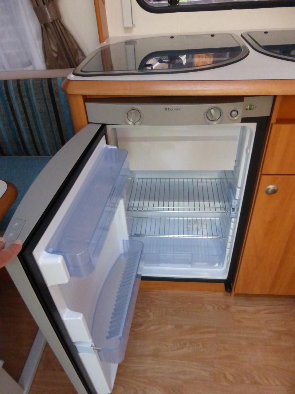 Caravan Homestar Racer 45 UTF, in zeer goede staat; bed 215×145cm!