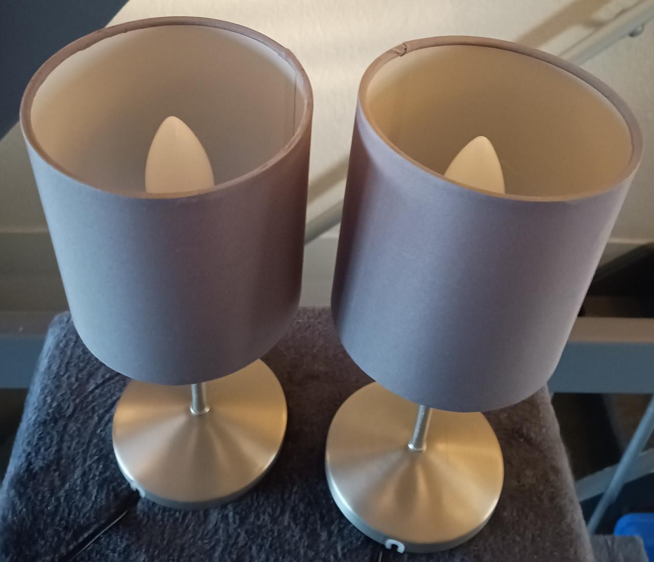 Twee nachtkast lampjes