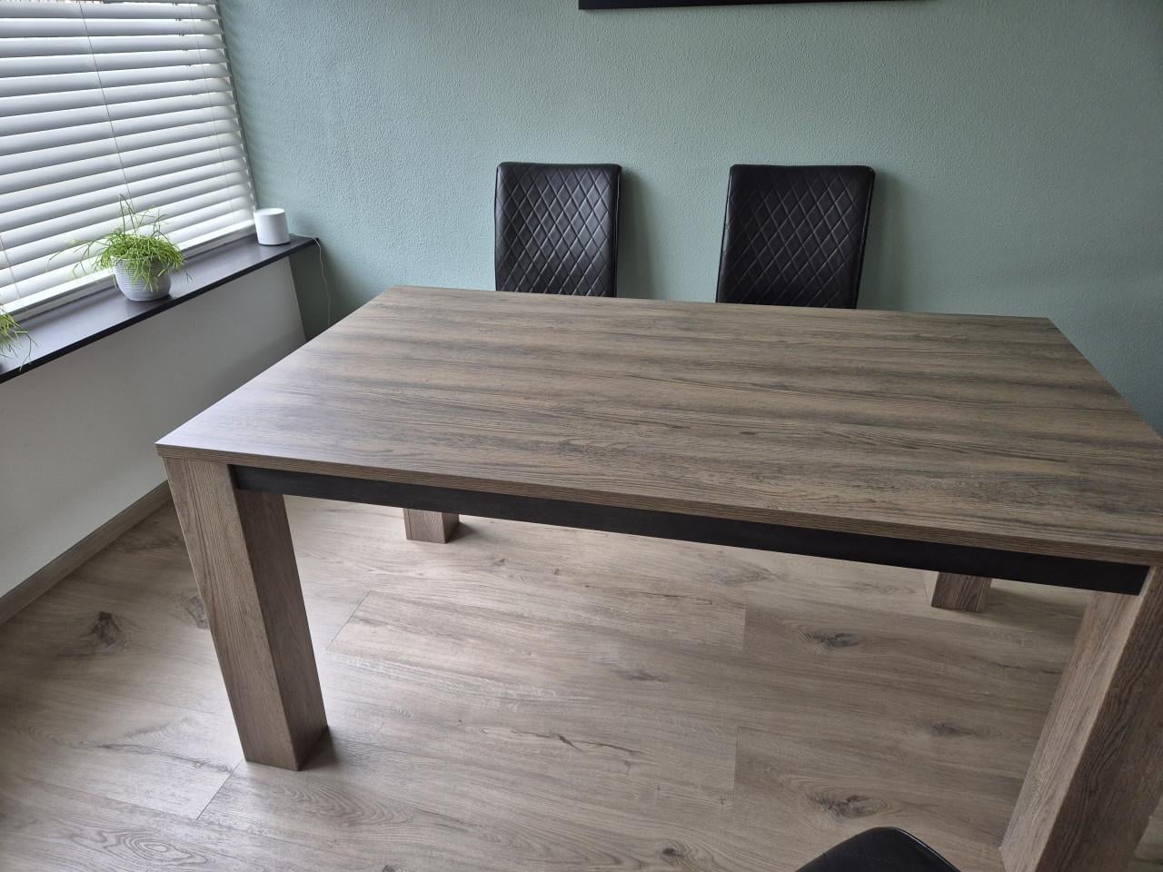 Eettafel en salontafel