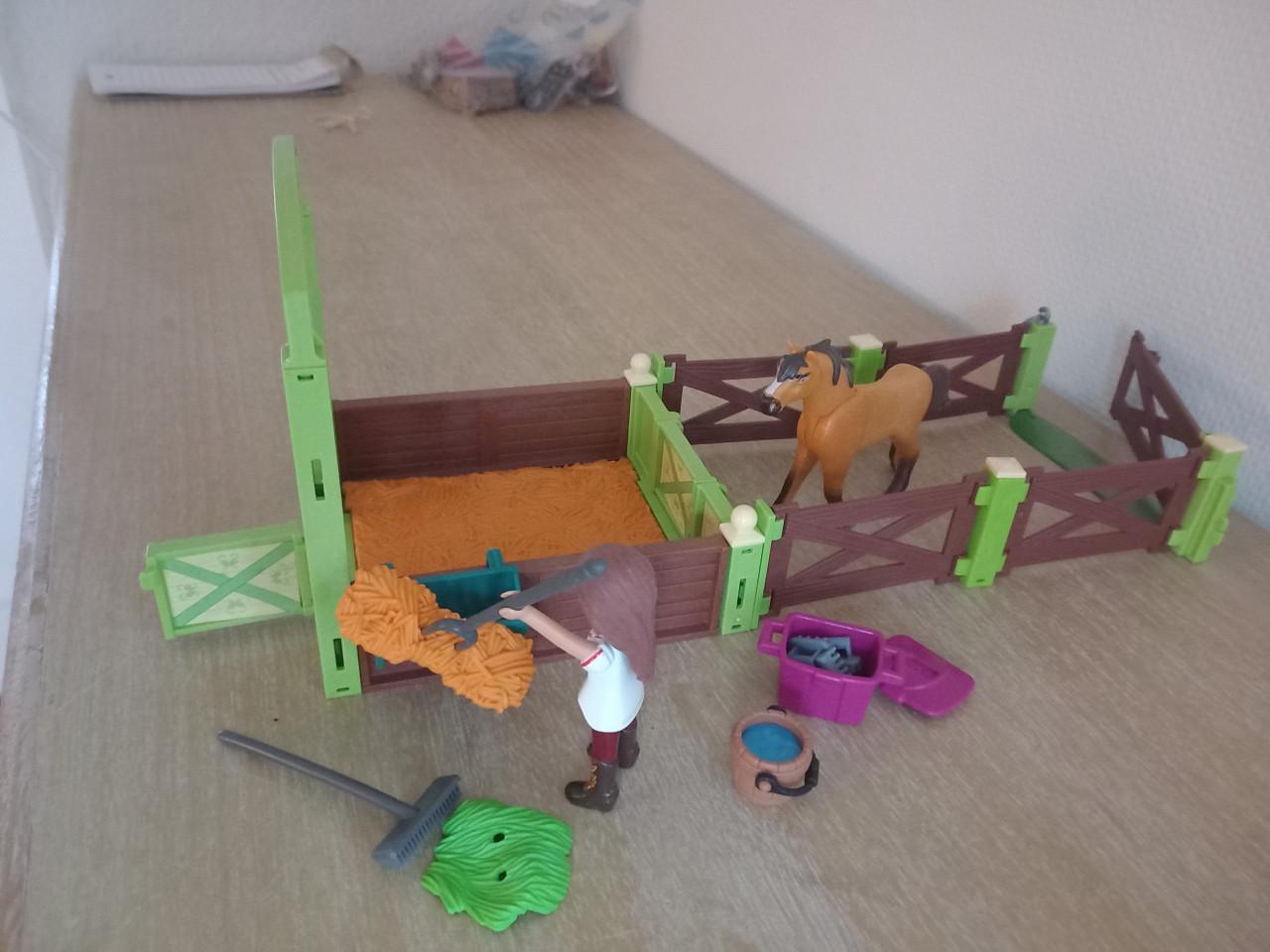 Playmobil paardenverblijf met spirit en Lucky set9478