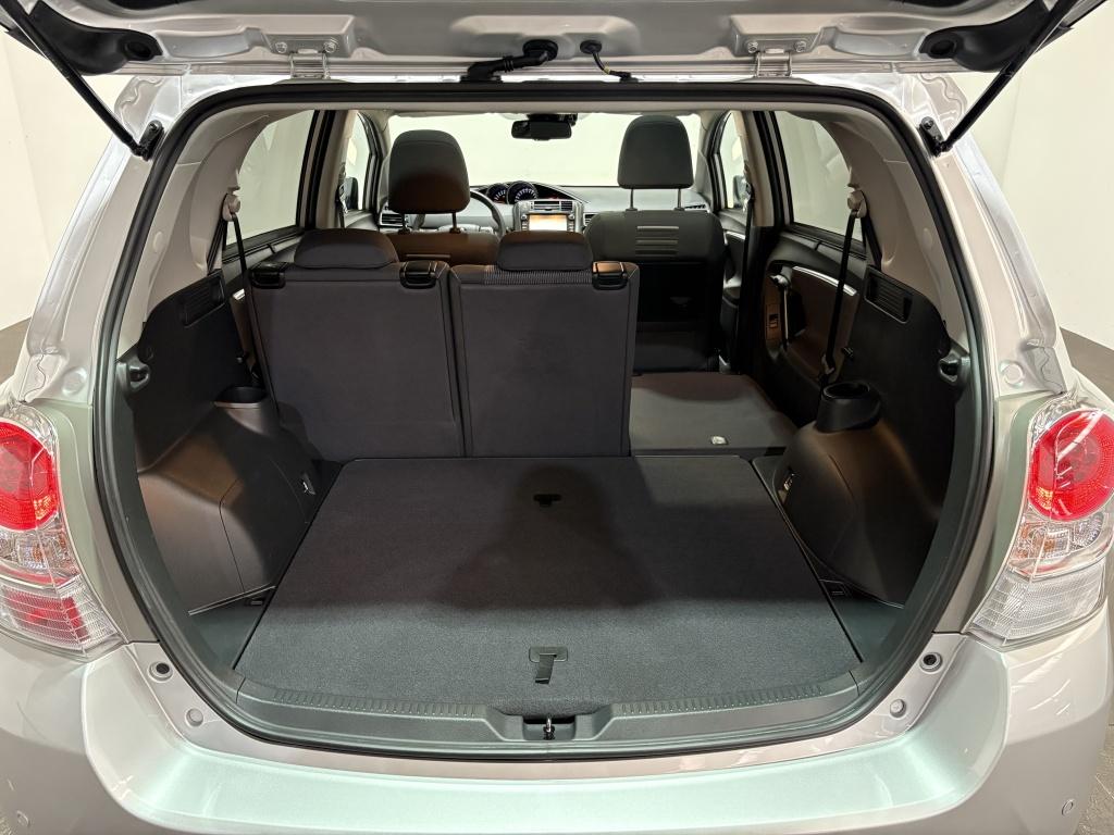 Toyota Corolla Verso 1.8 vvt-i skyview edition