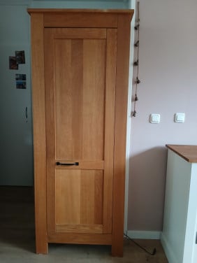 Lichte eikenhouten kast