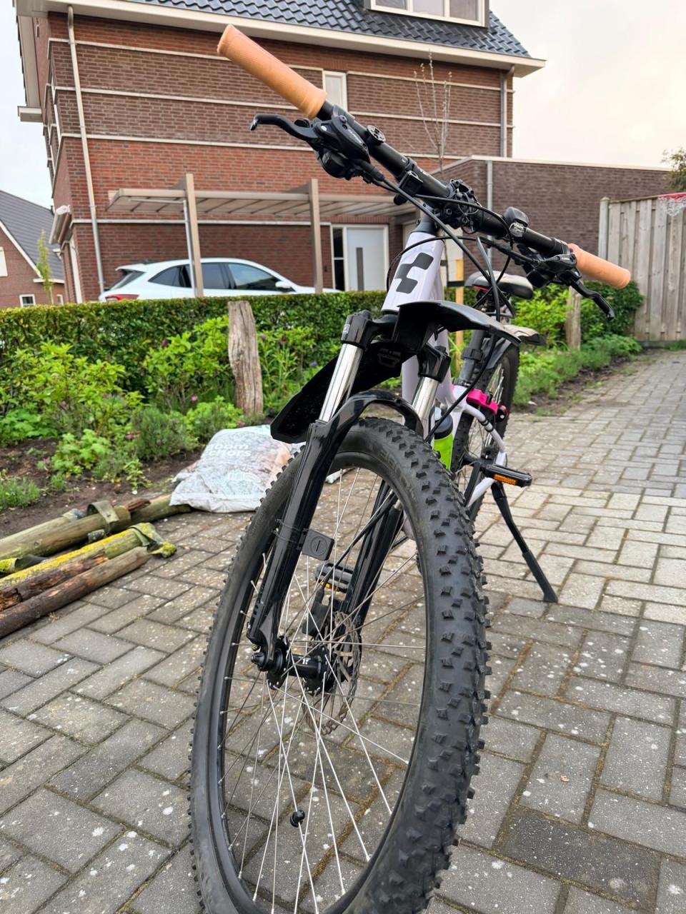 Kinder Cube Acid 240 mountainbike 24 inch