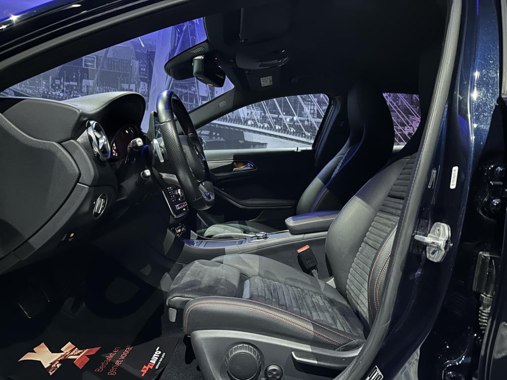 Mercedes-Benz Gla-klasse 180 business solution amg *camera*trekhaak*