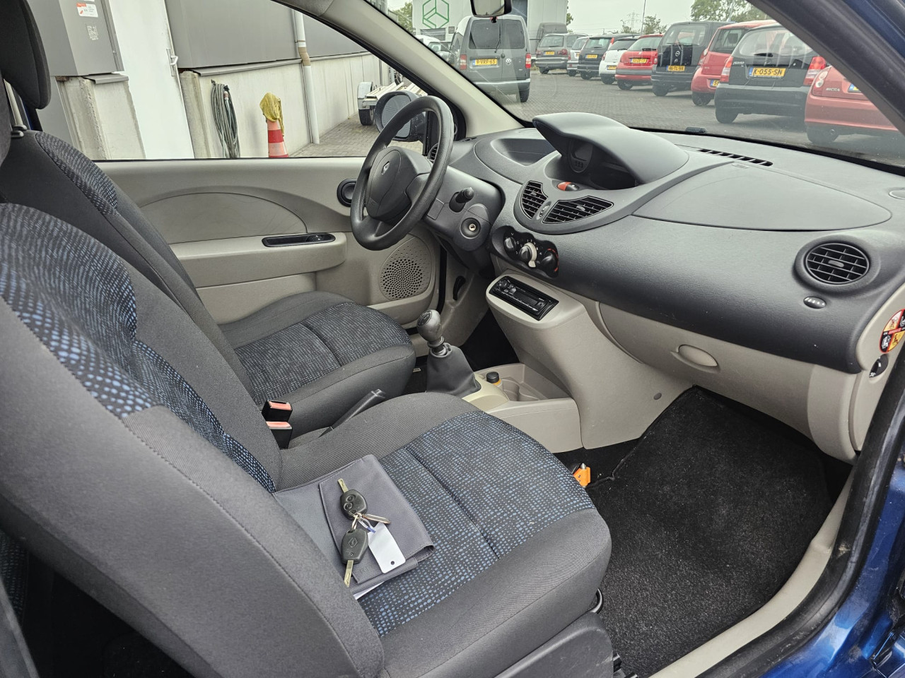 TE KOOP RENAULT TWINGO 1.2 16V MET AIRCO