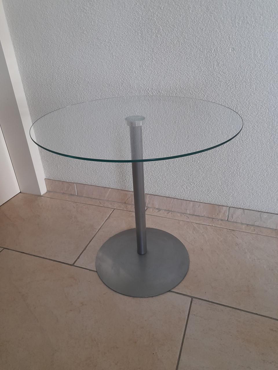 Bijzet tafeltje 50cm doorsnede /47cm hoog (in goede staat )