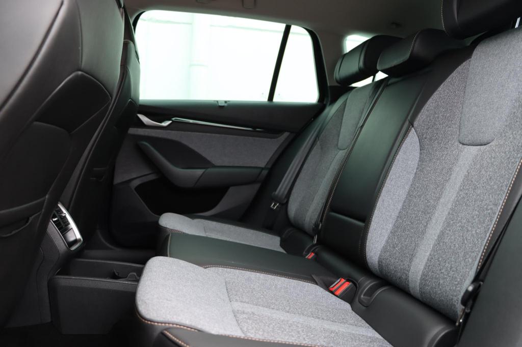 Skoda Octavia combi 1.5 tsi mhev first edition 115pk dsg7