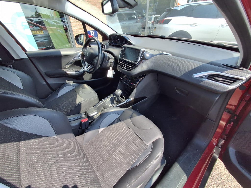 Peugeot 2008 1.2 pt 110pk allure eat6 automaat navigatie | achteruitrijcame