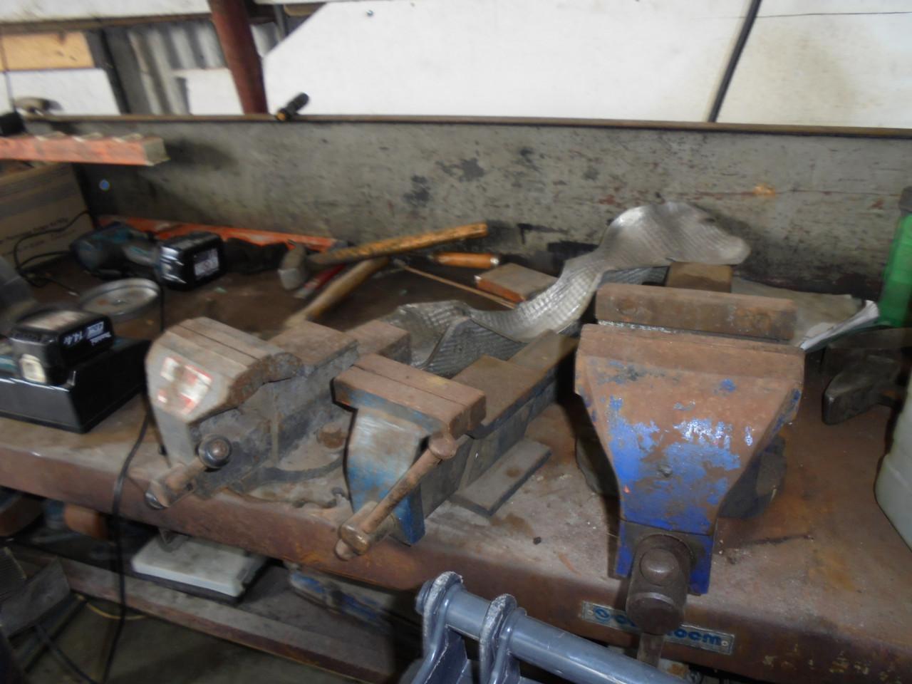 Drie keer te koop bankschroef totaal 150