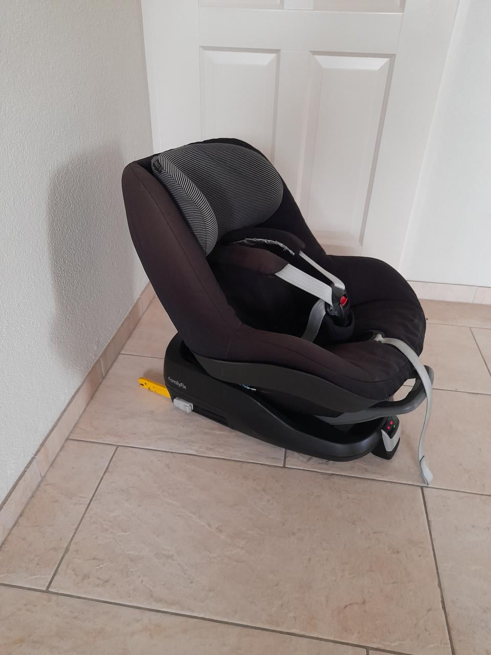 Maxi cosi Pearl met familyfix (isofix) in goede nette staat! 9/18kg