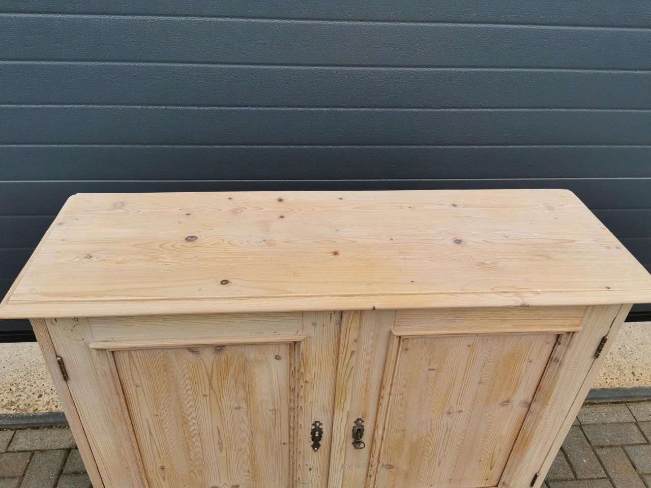 ANTIEK GRENEN KASTJE