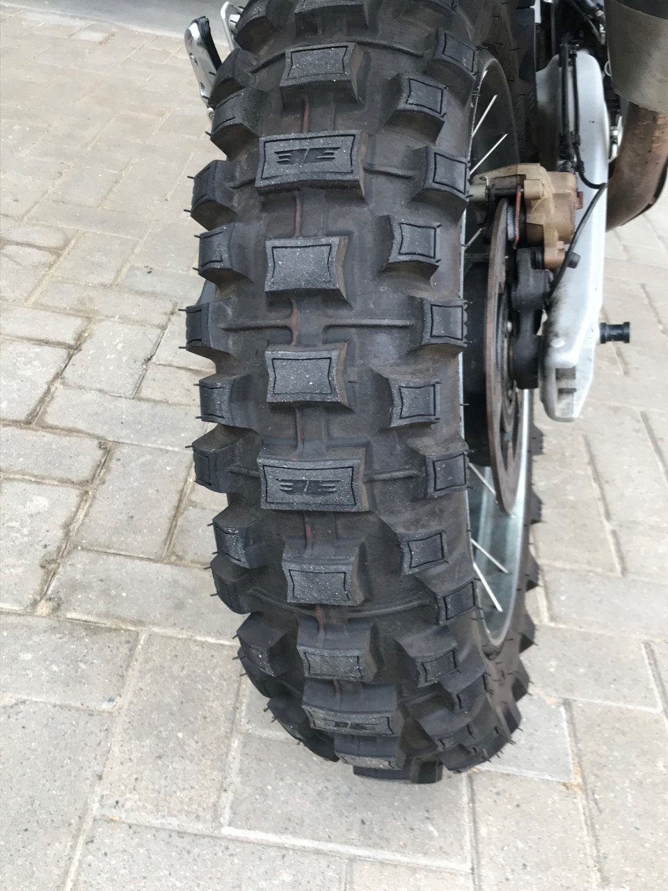 Aprilia Tuareg 660