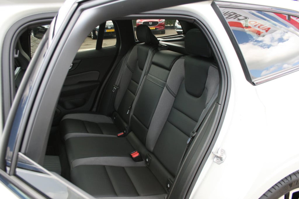 Volvo V60 2.0 t6 recharge awd r-design