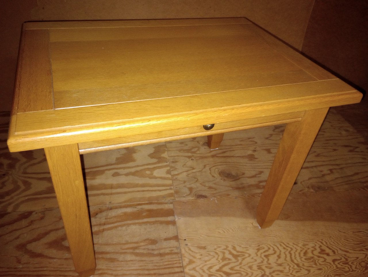 Eiken bijzettafel met lade
