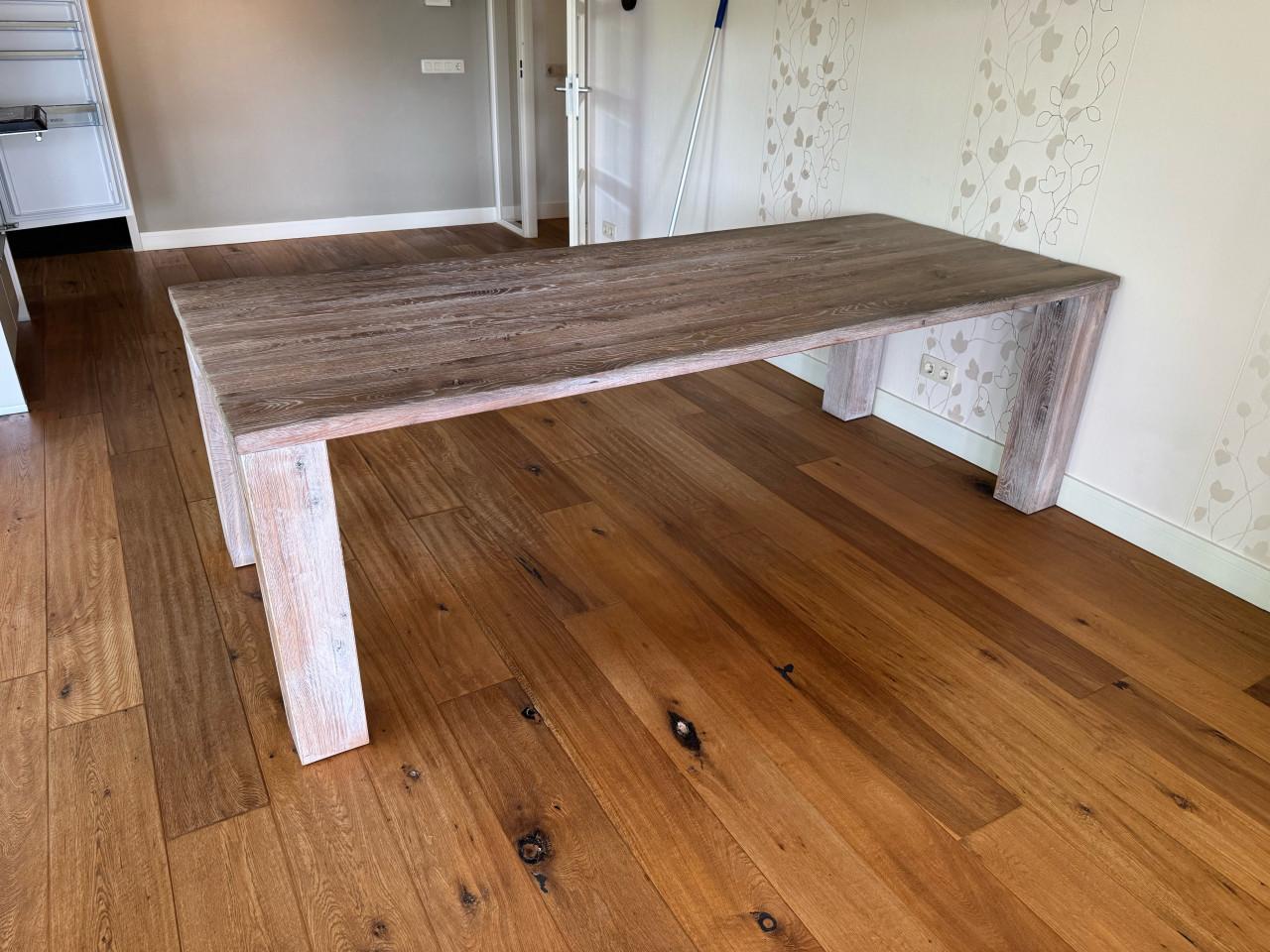 Robuuste eetkamertafel