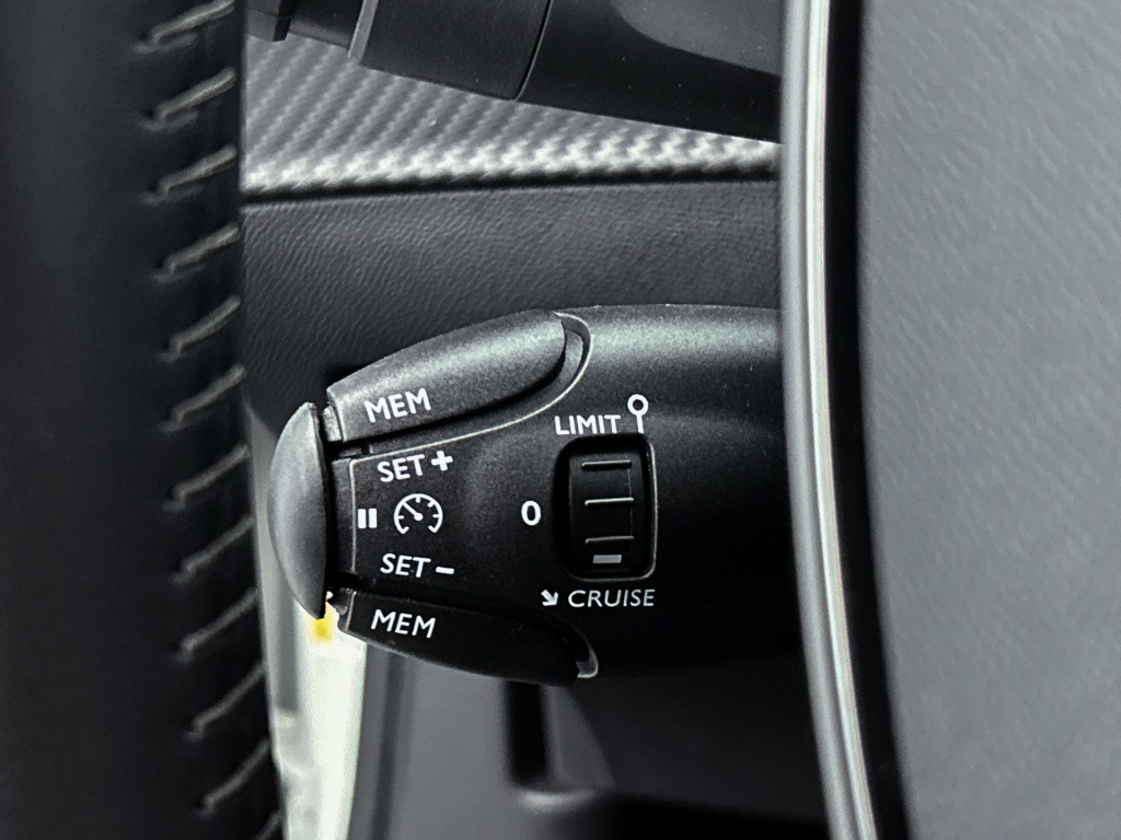 Peugeot 2008 100 pk allure | rijklaar | afneembare trekhaak | navi | camera