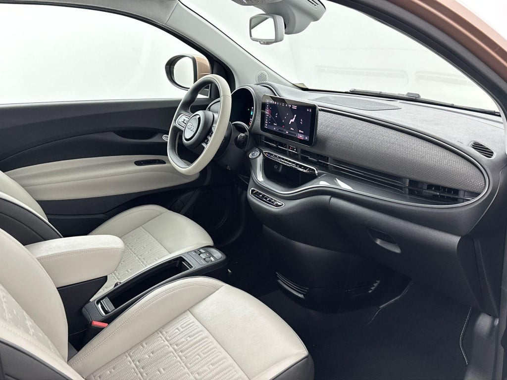 Fiat 500e 3+1 la prima 42 kwh