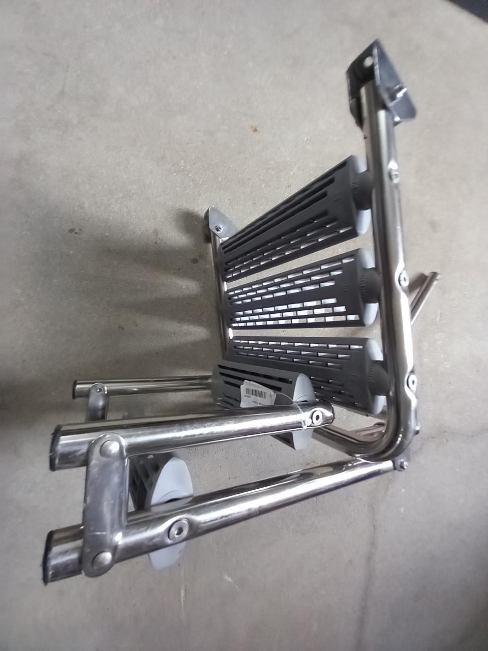 Te koop RVS inklapbare zwemtrap