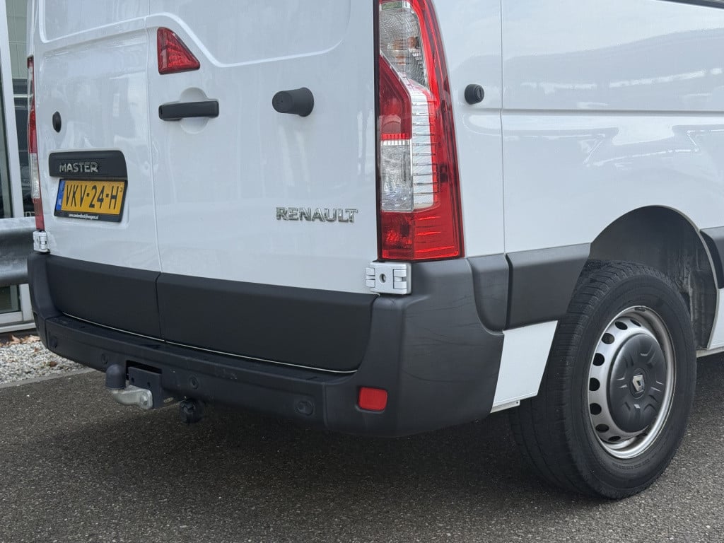 Renault Master t35 2.3 dci 135 l2h2 | trekhaak | navi | carplay | cruisec. 