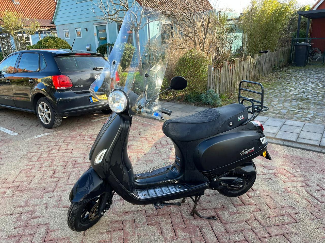 Scooter GTS Toscana Dynamic - blauw kenteken