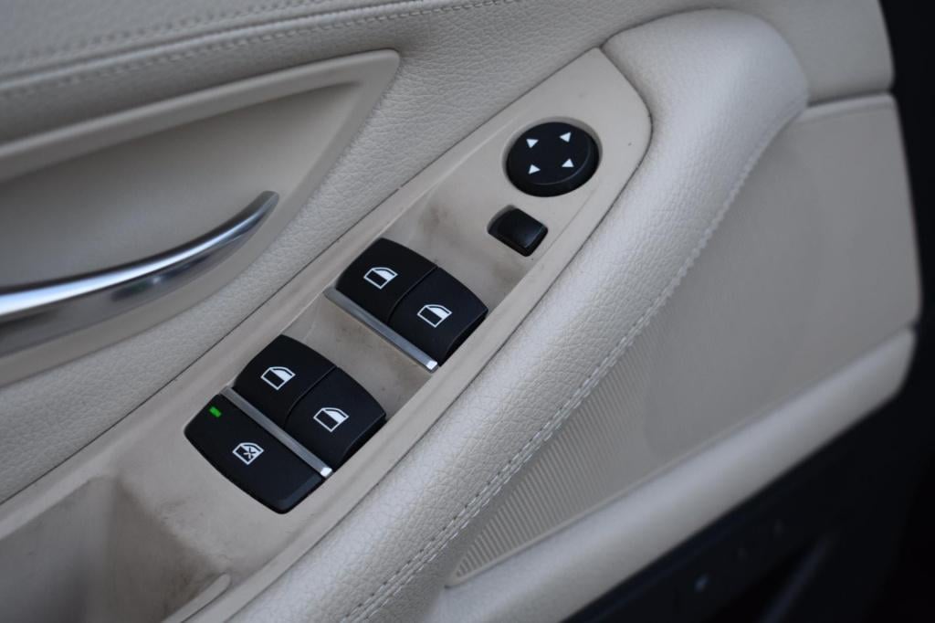 BMW 5 Serie 520i m sport | schuifdak | camera | leder | nap | adapt. cruise