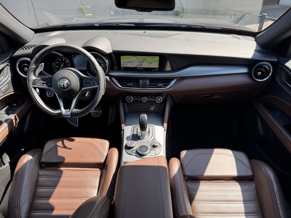 Alfa Romeo Stelvio 2.0 t awd super veloce interieur | trekhaak afneembaar |