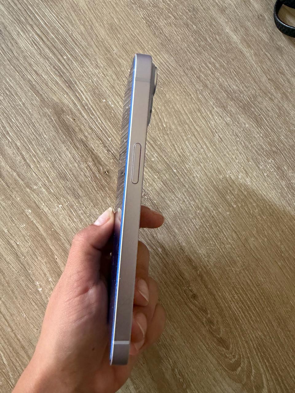 Iphone 14 paars