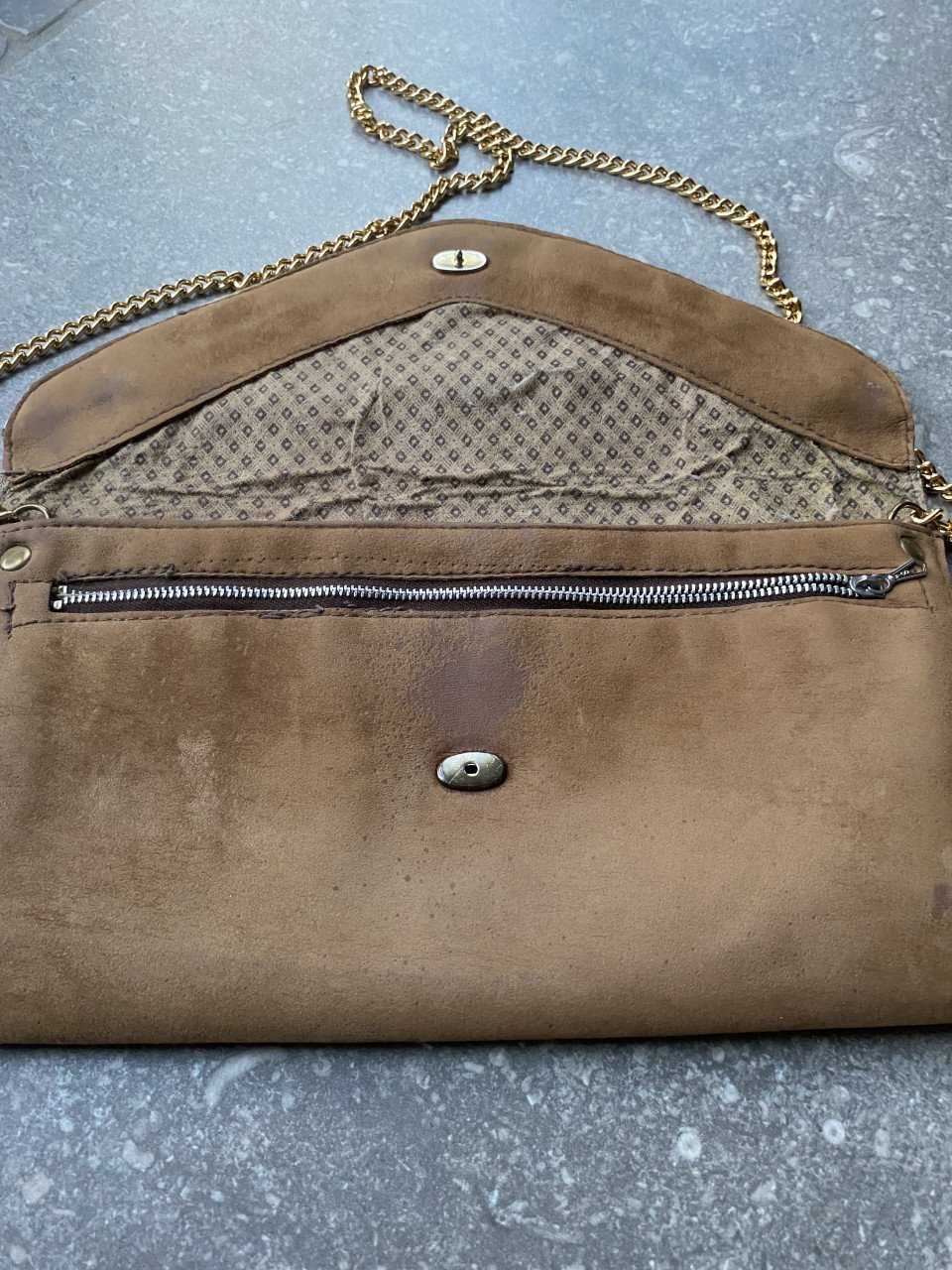 Clutch tasje bruin met goudkleurige ketting