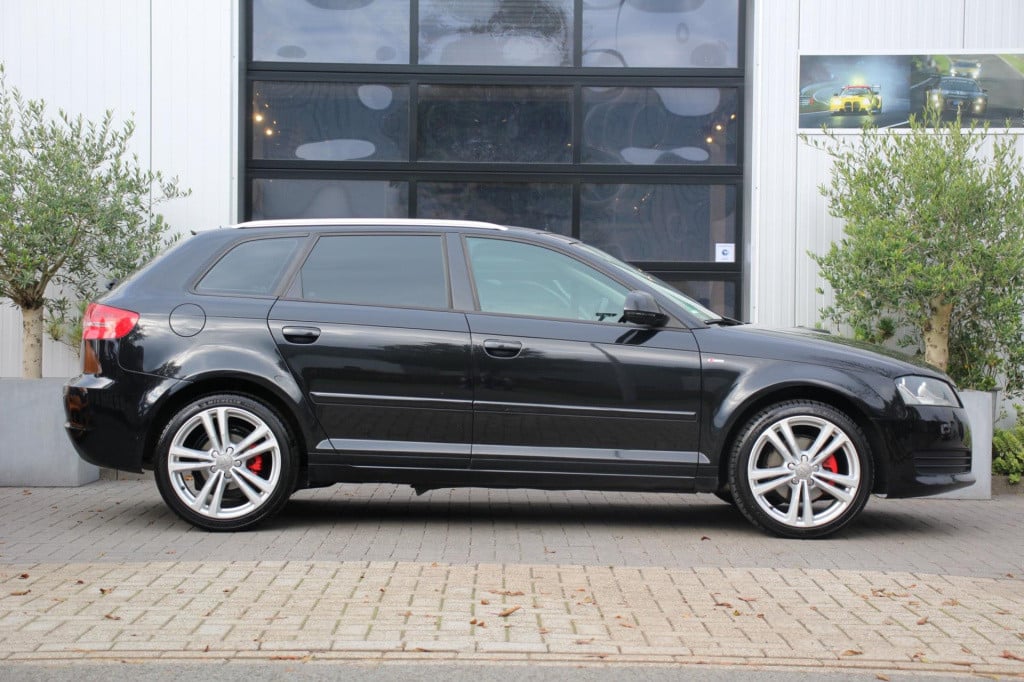 Audi A3 sportback 1.4 tfsi attraction - carplay wireless - navi - clima - 1