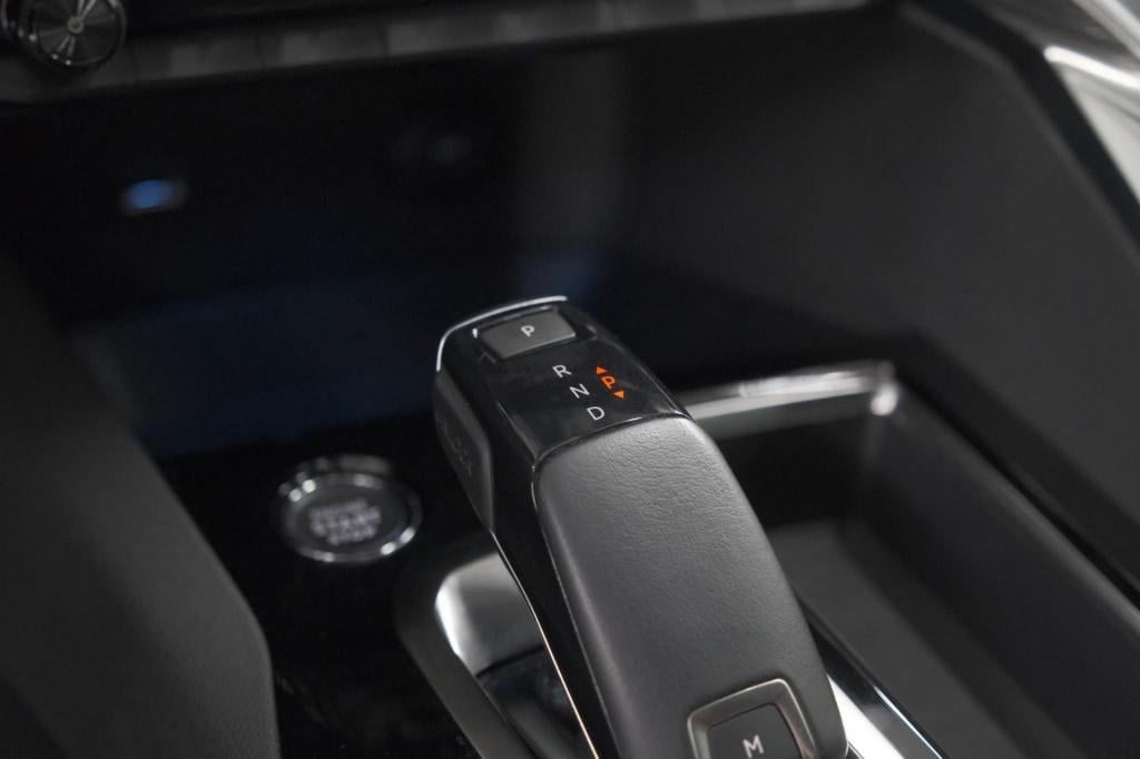 Peugeot 3008 puretech 130 eat8 style | camera | parkeersensoren | navigatie