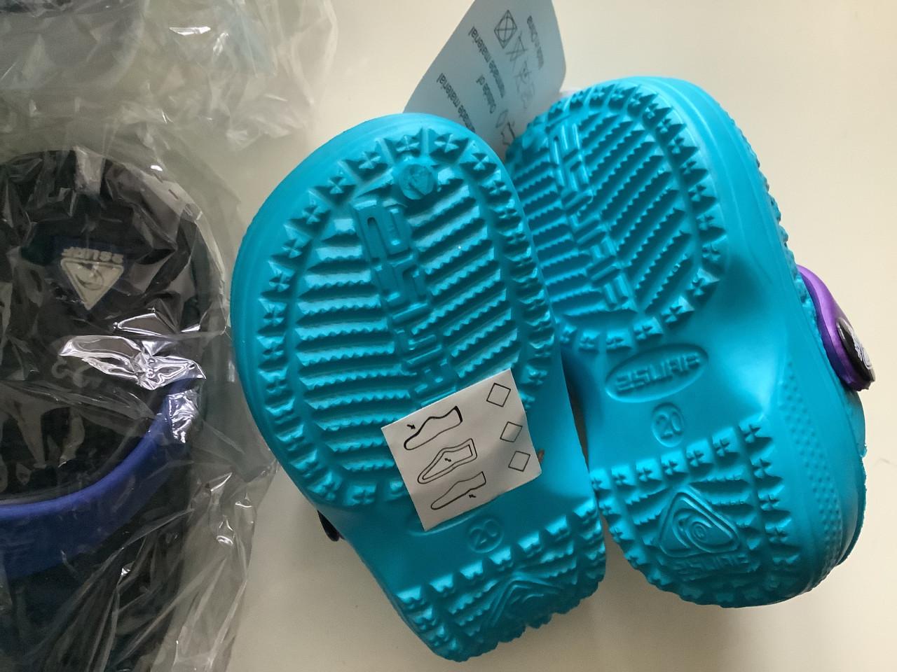 Partij leuke kinder klompen. ( partij 66)