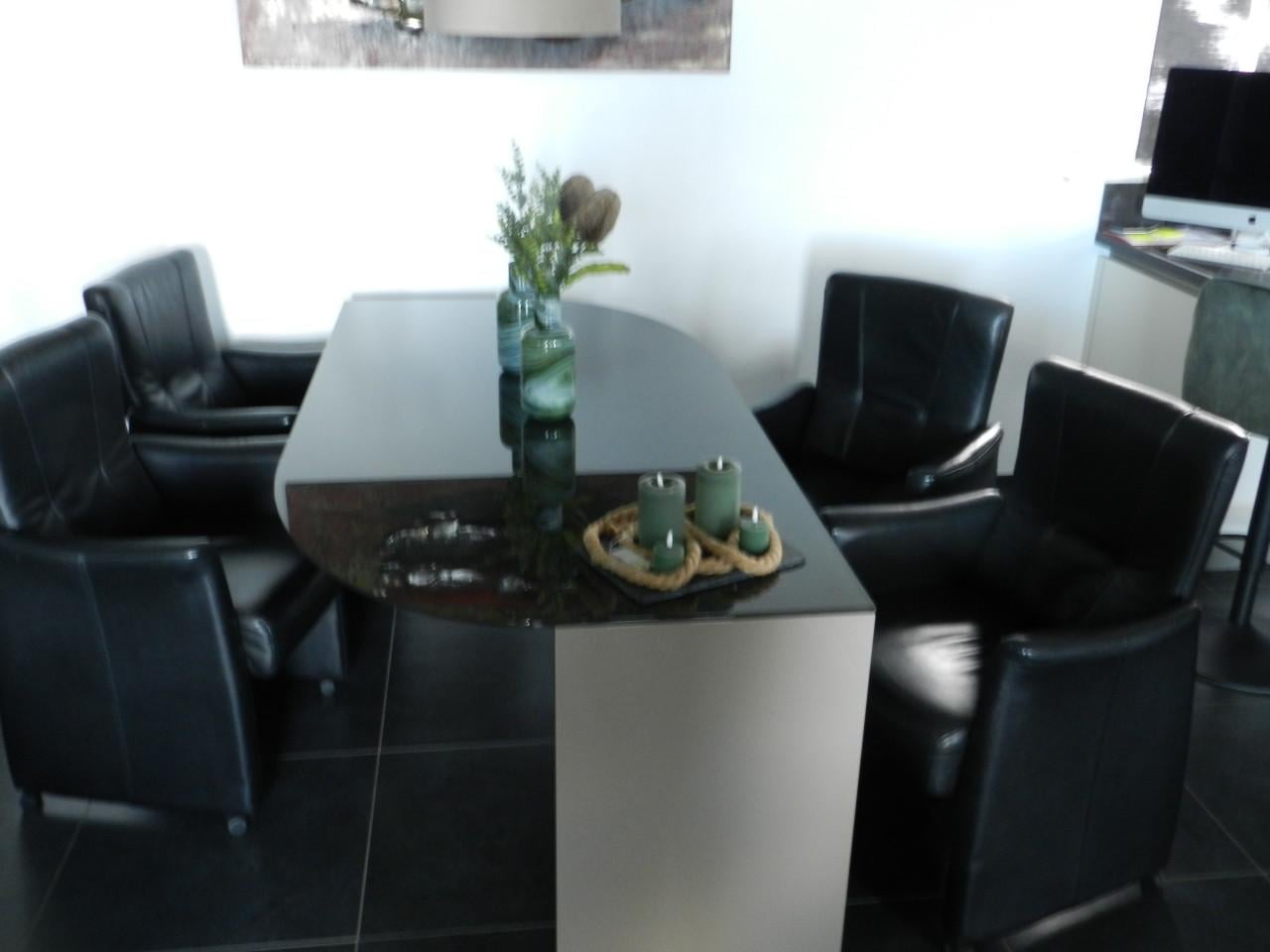 KARAT design eetkamer- en salontafel