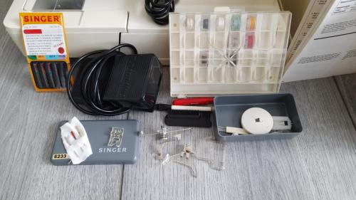 Naaimachine met accessoires