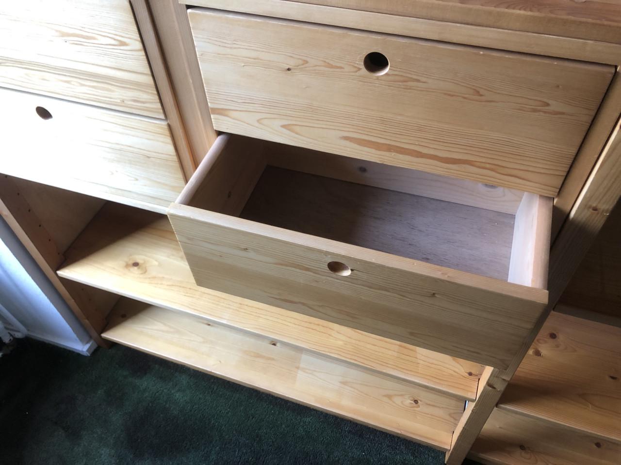 Diverse Lundia stellingkast met lades, bureau met lades en hoektafel