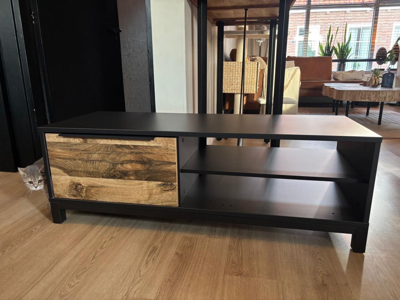 TV meubel in zeer goede staat