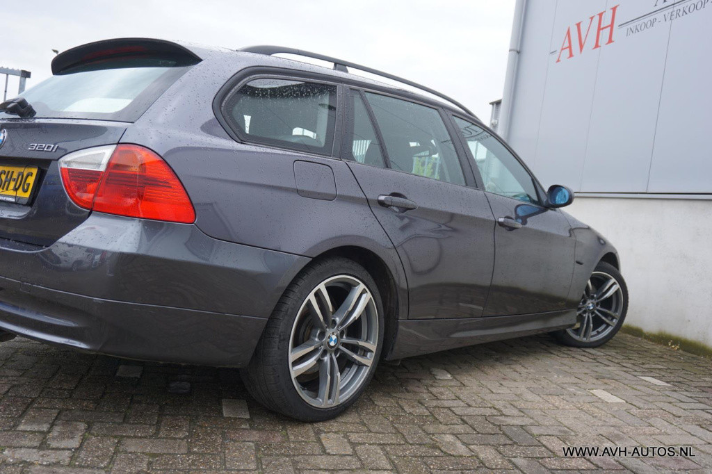 BMW 3-serie touring 320i dynamic executive