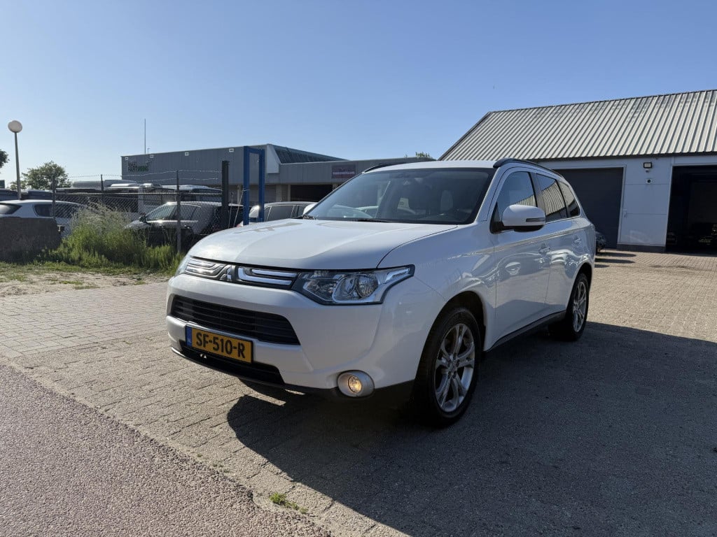 Mitsubishi Outlander 2.2 di-d intense leder camera stoelverwarming