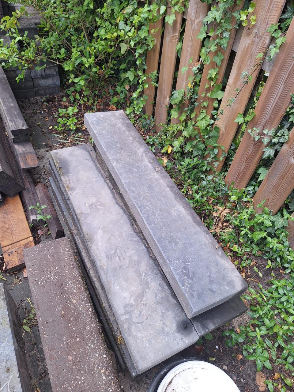 Basalt stapelblokken gratis af te halen GERESERVEERD