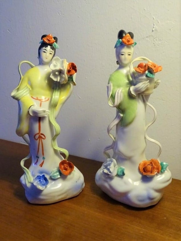 2 Beeldjes Geisha met bloemen Porselein