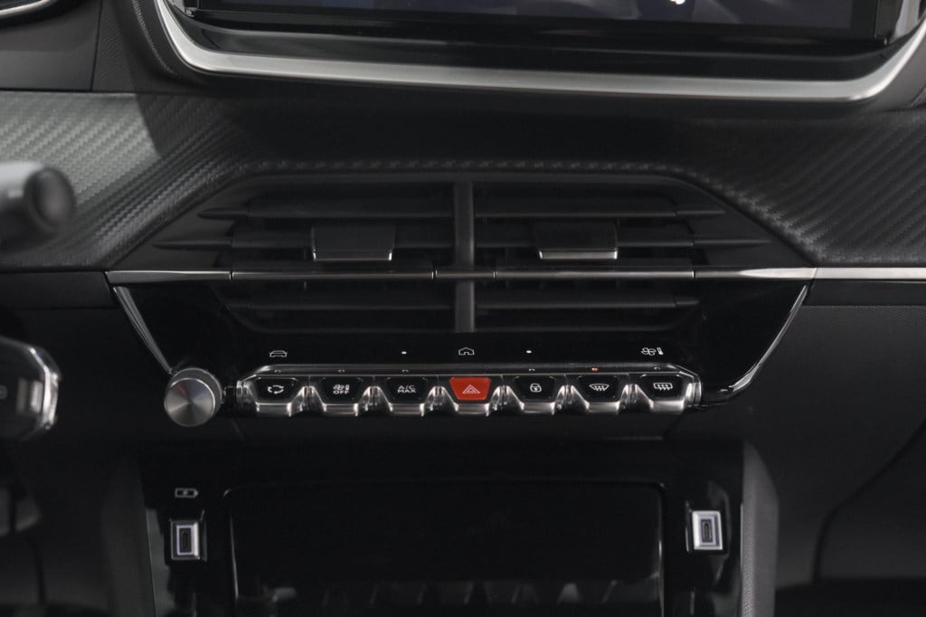 Peugeot 2008 puretech 130 eat8 allure | camera | navigatie | apple carplay 