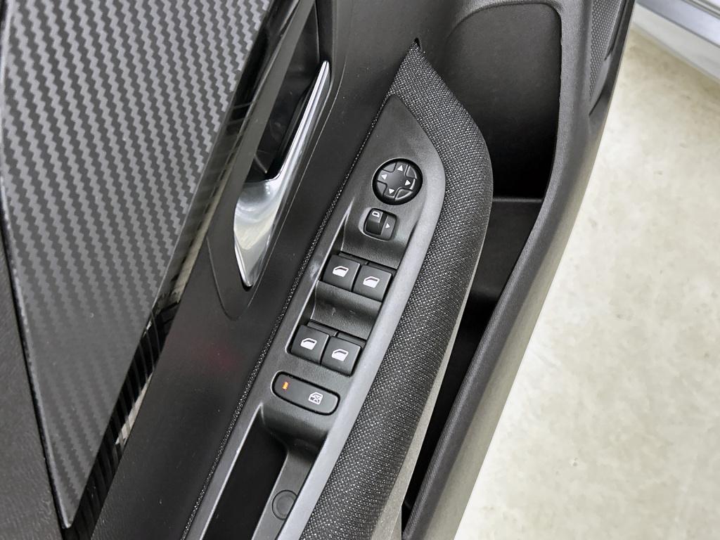 Peugeot 208 100 pk style | rijklaar | parkeersensoren | navigatie | led kop