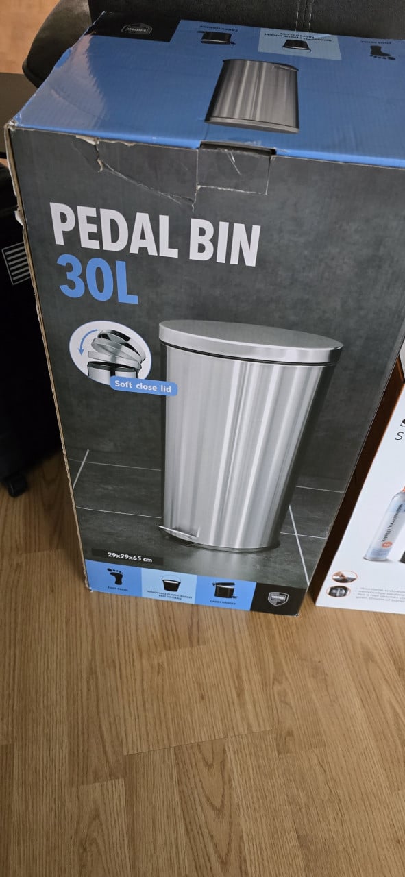 Rvs pedaalemmer 30 liter nieuw in doos koopje 15 €