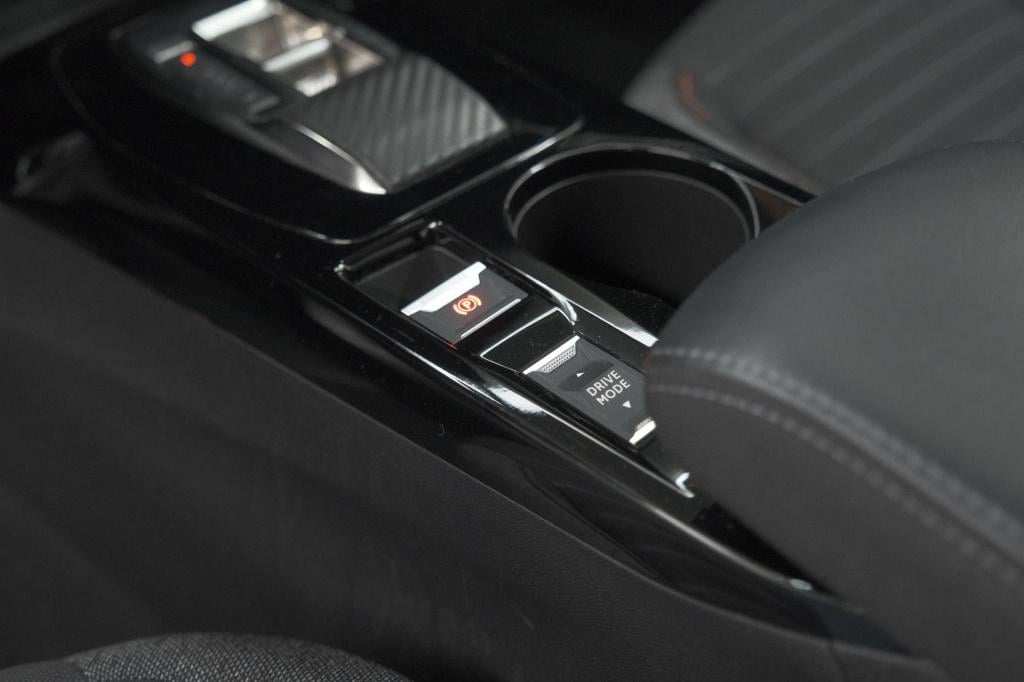 Peugeot 208 puretech 100 eat8 allure | navigatie | parkeersensoren | cruise