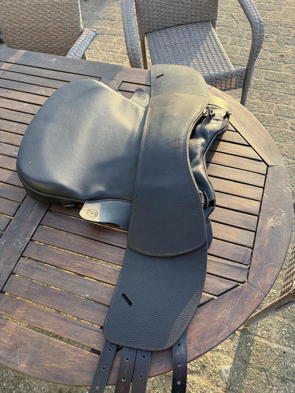 Total contact sadle TCS