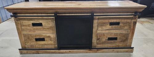 Prachtig mangohouten tv-meubel met afmetingen 140x40x55cm (bxdxh).